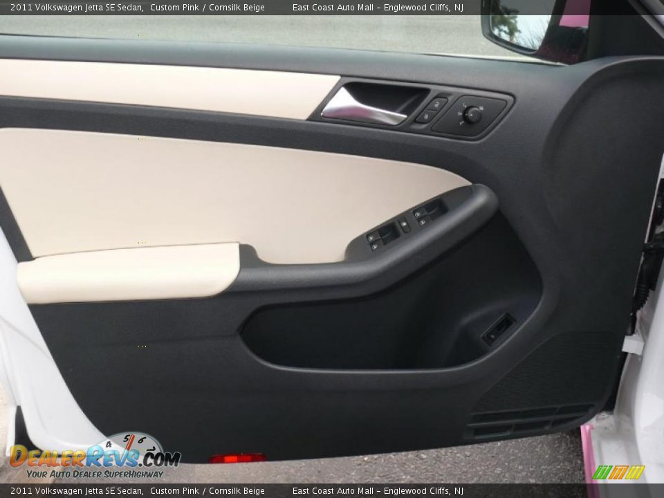 Door Panel of 2011 Volkswagen Jetta SE Sedan Photo #6