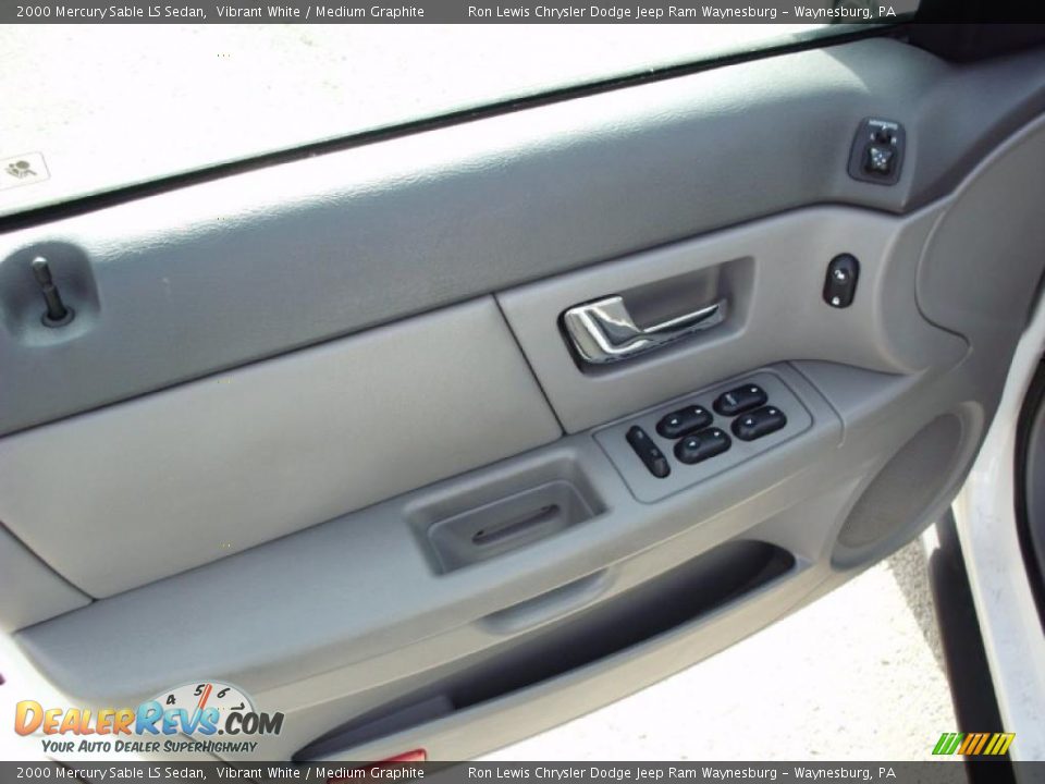 Door Panel of 2000 Mercury Sable LS Sedan Photo #13