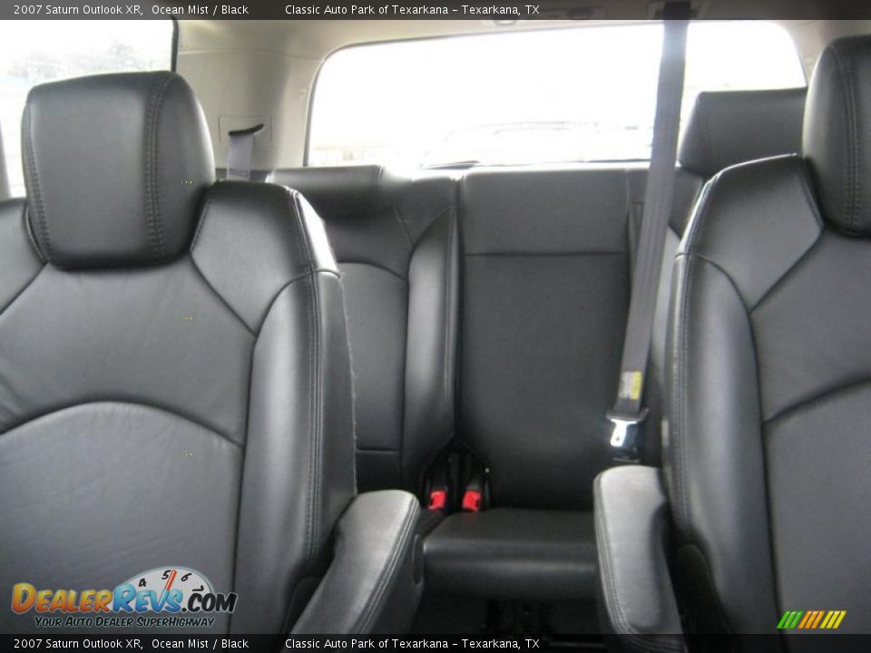 Black Interior - 2007 Saturn Outlook XR Photo #17