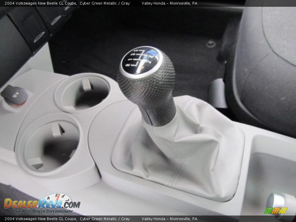 2004 Volkswagen New Beetle GL Coupe Shifter Photo #9