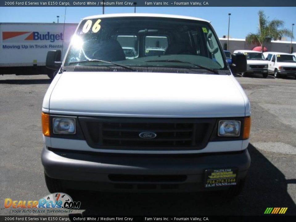 2006 Ford E Series Van E150 Cargo Oxford White / Medium Flint Grey Photo #2