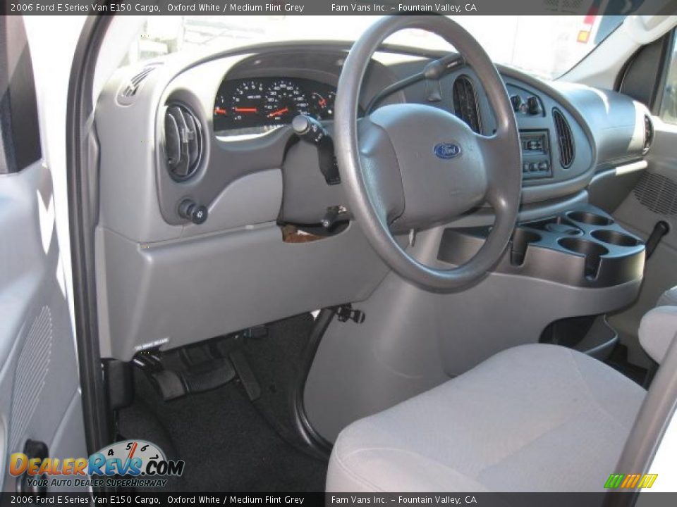 2006 Ford E Series Van E150 Cargo Oxford White / Medium Flint Grey Photo #9