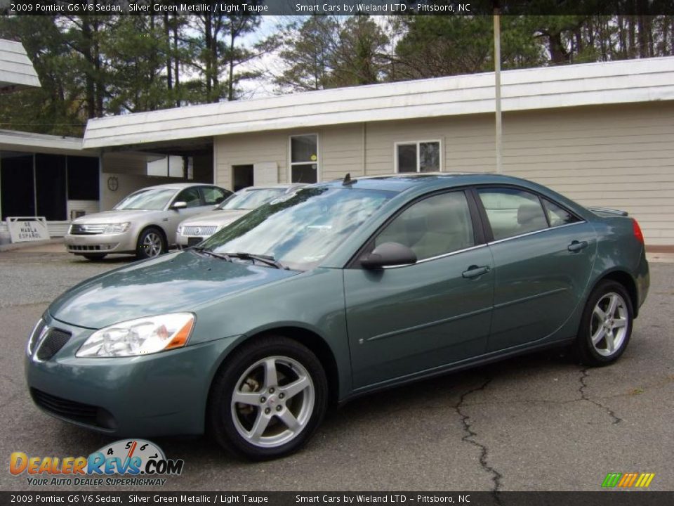 Front 3/4 View of 2009 Pontiac G6 V6 Sedan Photo #7
