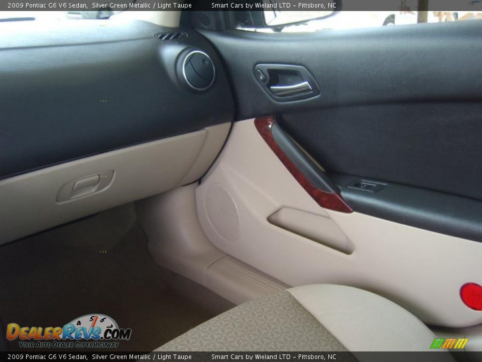 2009 Pontiac G6 V6 Sedan Silver Green Metallic / Light Taupe Photo #17