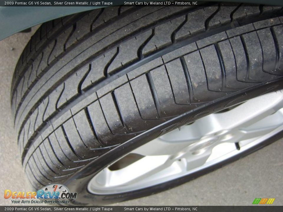 2009 Pontiac G6 V6 Sedan Silver Green Metallic / Light Taupe Photo #24