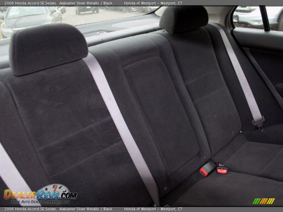 2006 Honda Accord SE Sedan Alabaster Silver Metallic / Black Photo #16
