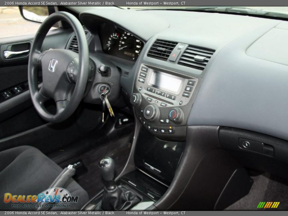 2006 Honda Accord SE Sedan Alabaster Silver Metallic / Black Photo #17