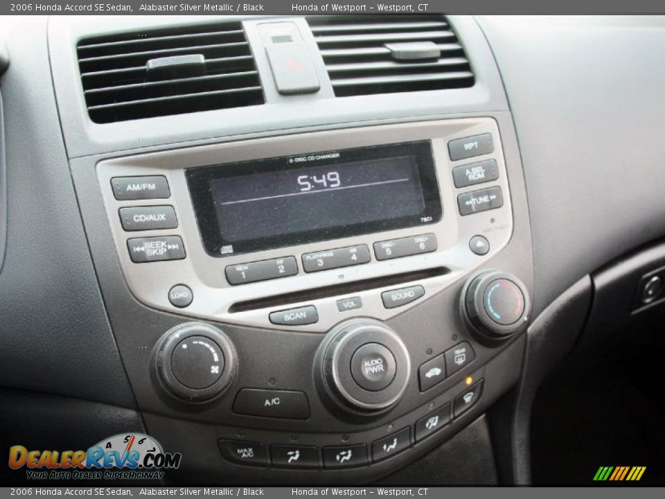 Controls of 2006 Honda Accord SE Sedan Photo #22