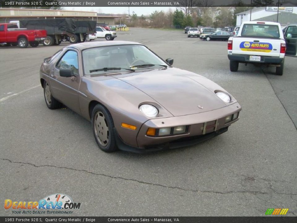 Front 3/4 View of 1983 Porsche 928 S Photo #2
