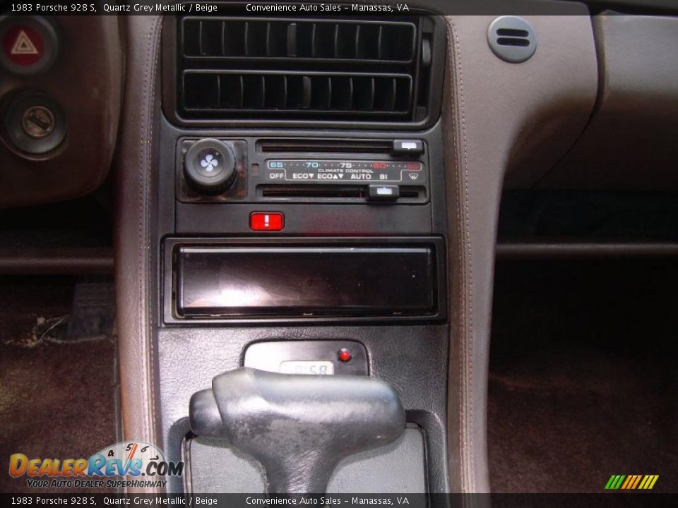 Controls of 1983 Porsche 928 S Photo #14