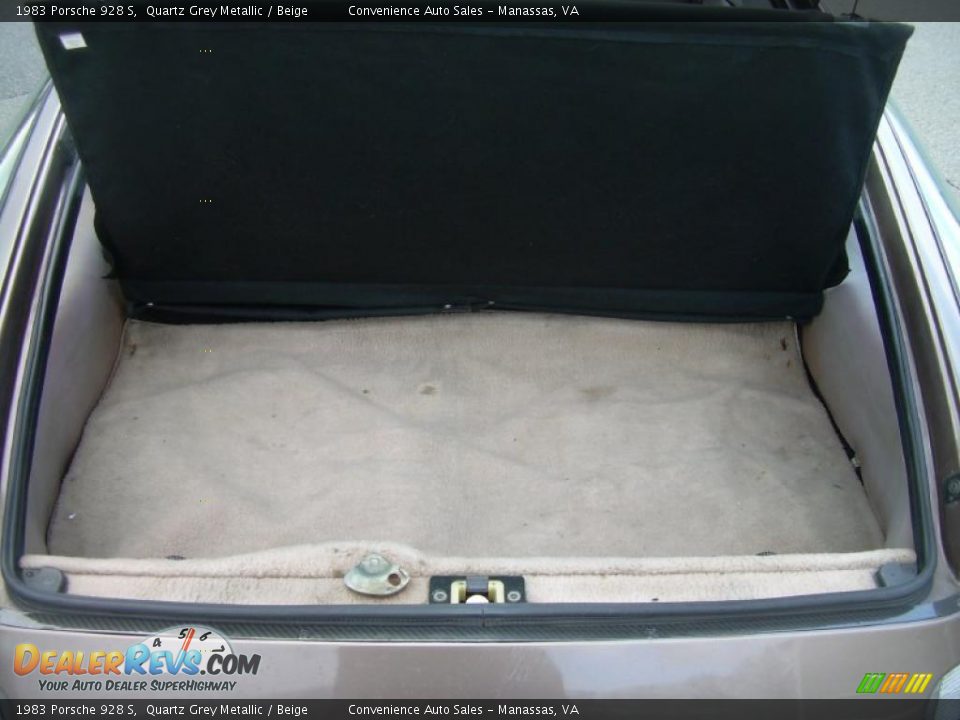 1983 Porsche 928 S Trunk Photo #15