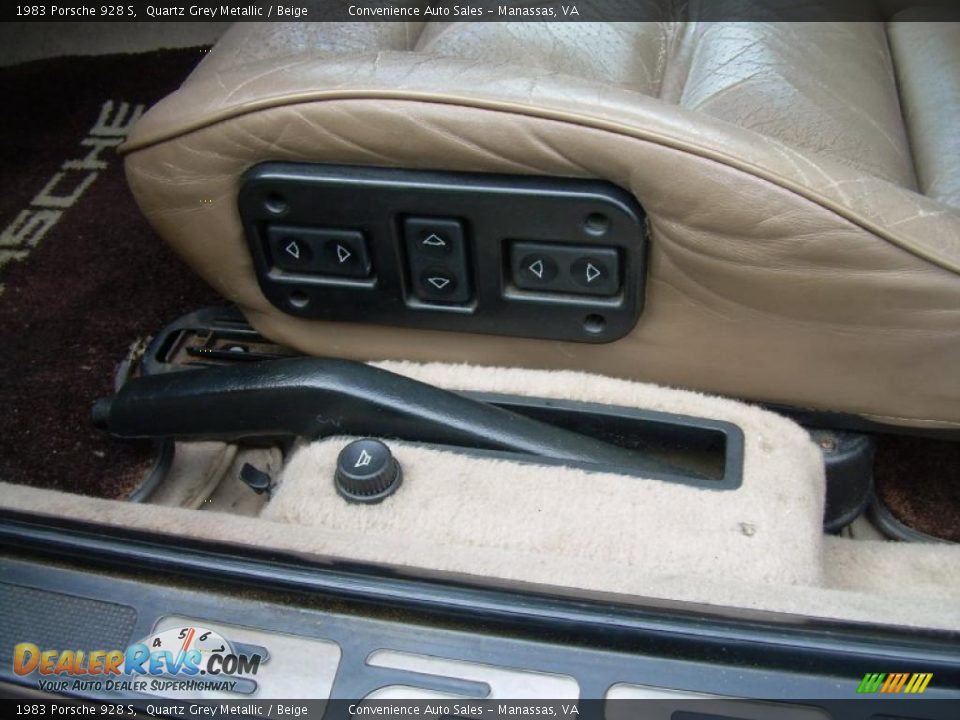 Controls of 1983 Porsche 928 S Photo #16