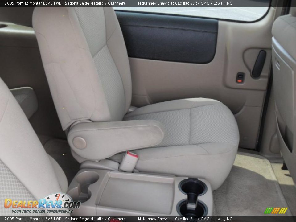 2005 Pontiac Montana SV6 FWD Sedona Beige Metallic / Cashmere Photo #17
