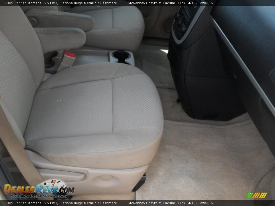 2005 Pontiac Montana SV6 FWD Sedona Beige Metallic / Cashmere Photo #19