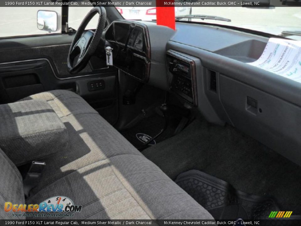 Dark Charcoal Interior - 1990 Ford F150 XLT Lariat Regular Cab Photo #21