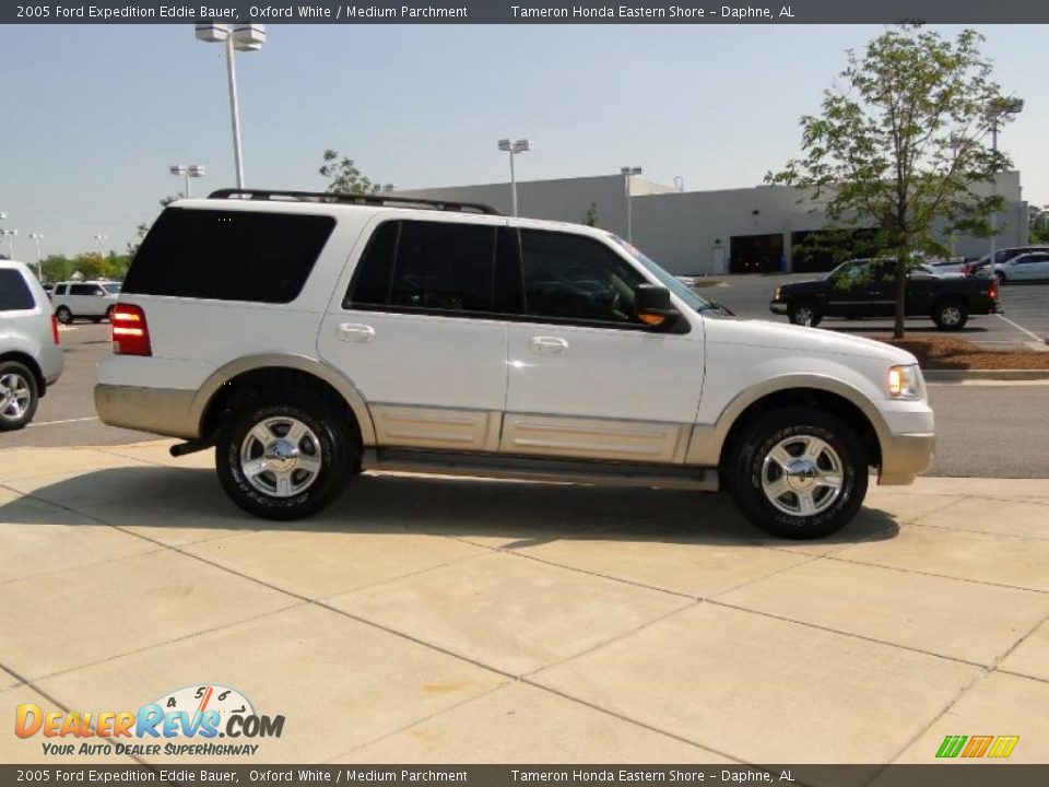 2005 Ford Expedition Eddie Bauer Oxford White / Medium Parchment Photo #4