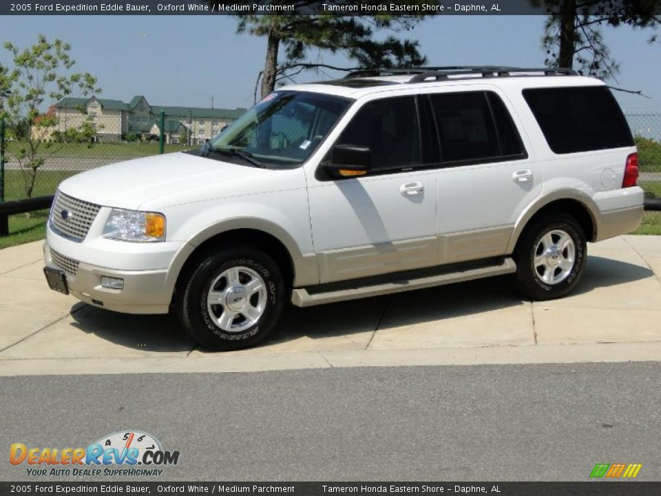 2005 Ford Expedition Eddie Bauer Oxford White / Medium Parchment Photo #9