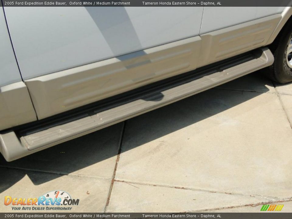 2005 Ford Expedition Eddie Bauer Oxford White / Medium Parchment Photo #11