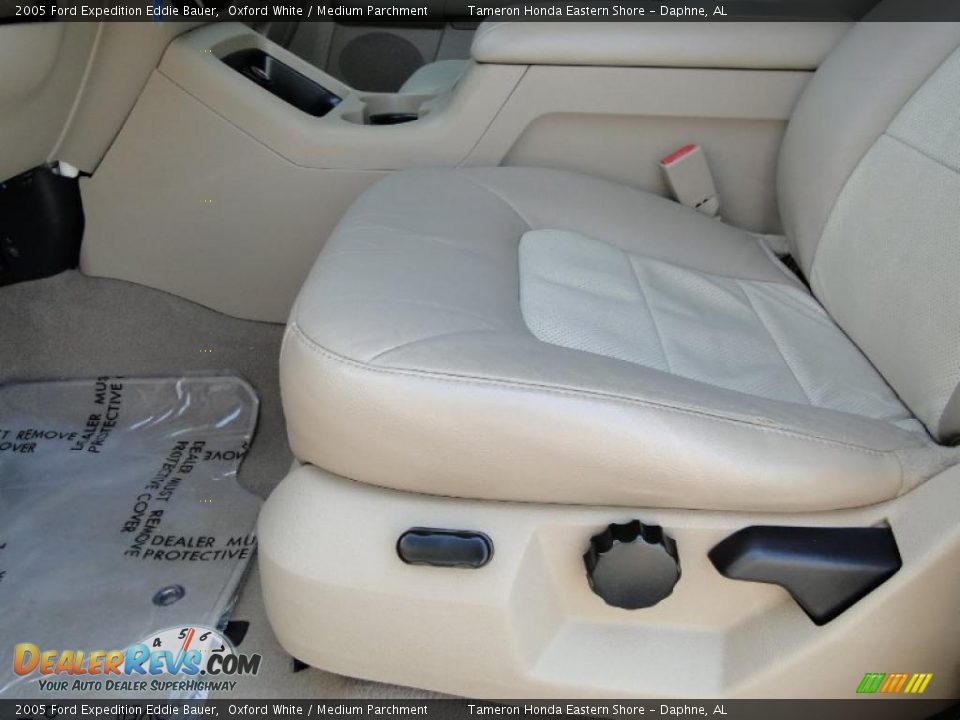 2005 Ford Expedition Eddie Bauer Oxford White / Medium Parchment Photo #14