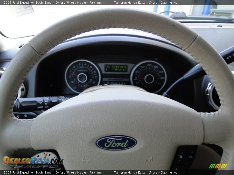 2005 Ford Expedition Eddie Bauer Oxford White / Medium Parchment Photo #18