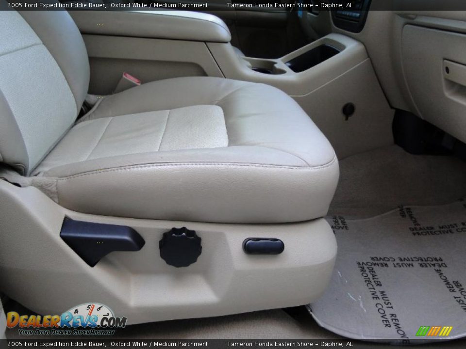 2005 Ford Expedition Eddie Bauer Oxford White / Medium Parchment Photo #26