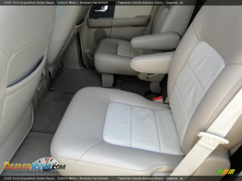 Medium Parchment Interior - 2005 Ford Expedition Eddie Bauer Photo #27