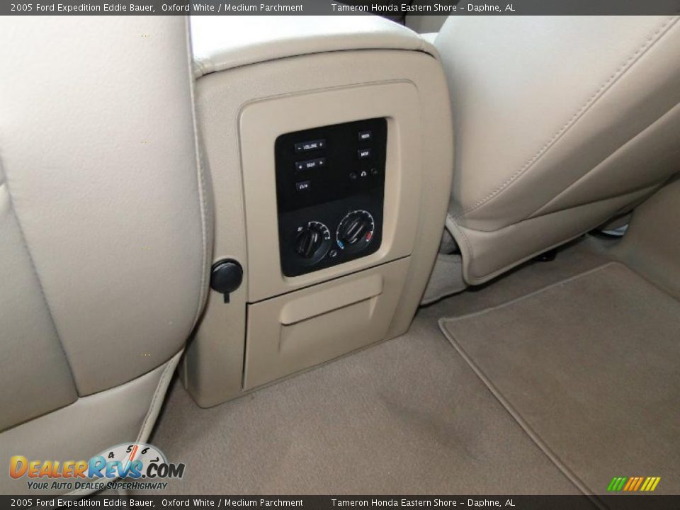 2005 Ford Expedition Eddie Bauer Oxford White / Medium Parchment Photo #29