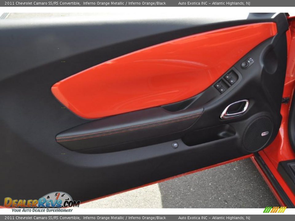 Door Panel of 2011 Chevrolet Camaro SS/RS Convertible Photo #20