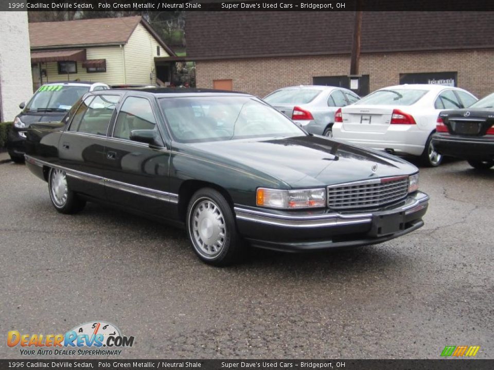 Front 3/4 View of 1996 Cadillac DeVille Sedan Photo #1