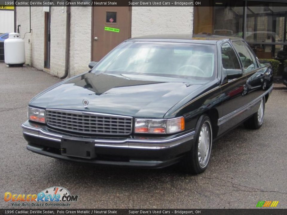 Front 3/4 View of 1996 Cadillac DeVille Sedan Photo #10