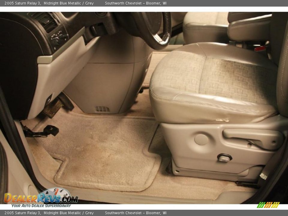 2005 Saturn Relay 3 Midnight Blue Metallic / Grey Photo #6
