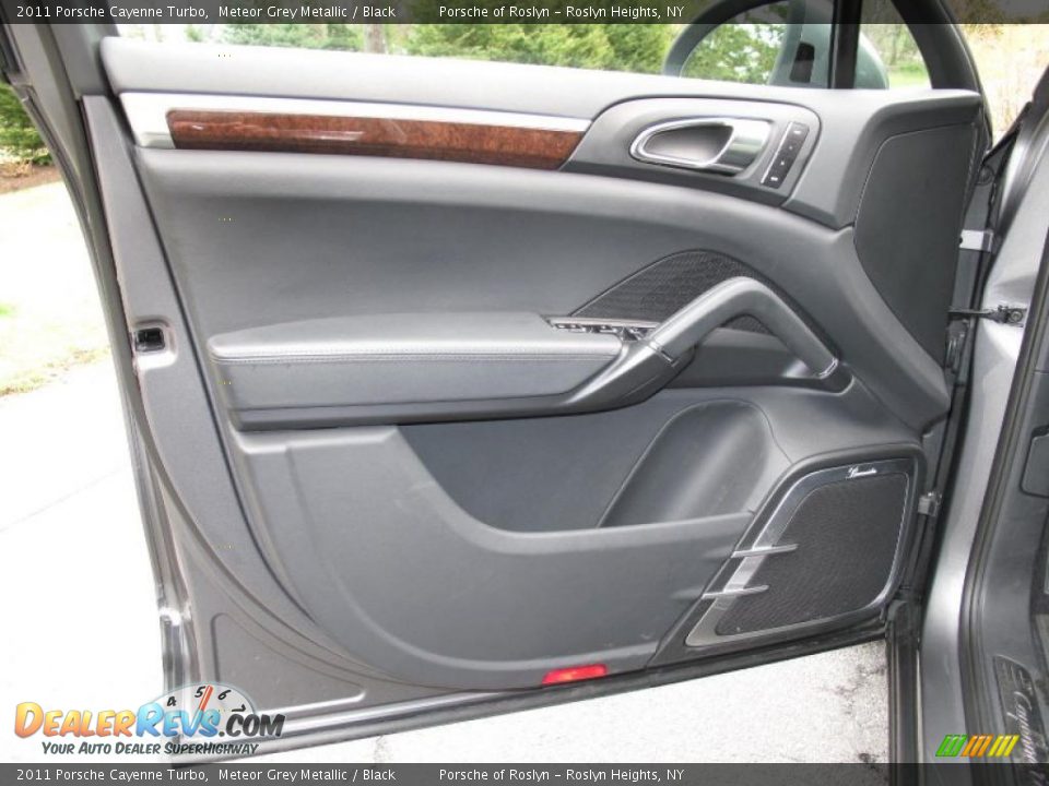 Door Panel of 2011 Porsche Cayenne Turbo Photo #9