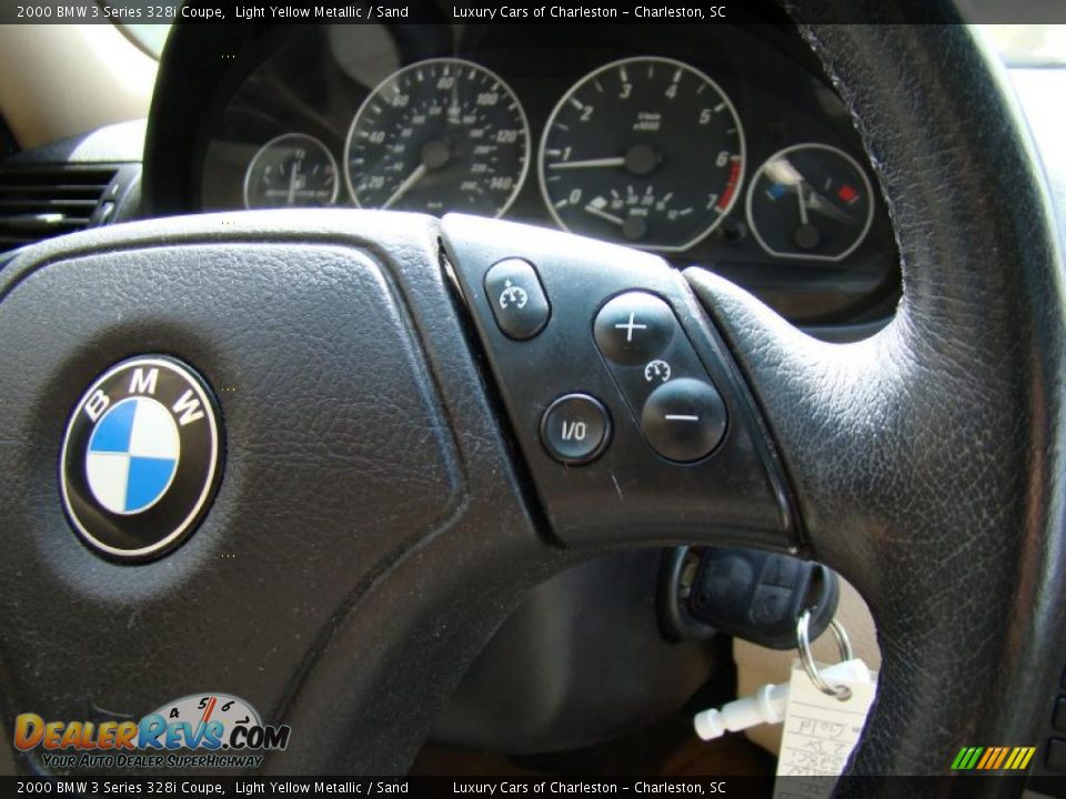 Controls of 2000 BMW 3 Series 328i Coupe Photo #24