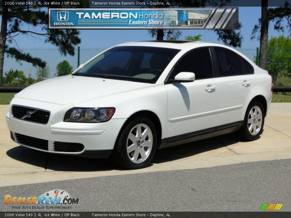 2006 Volvo S40 2.4i Ice White / Off Black Photo #1