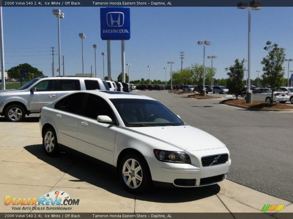 2006 Volvo S40 2.4i Ice White / Off Black Photo #2