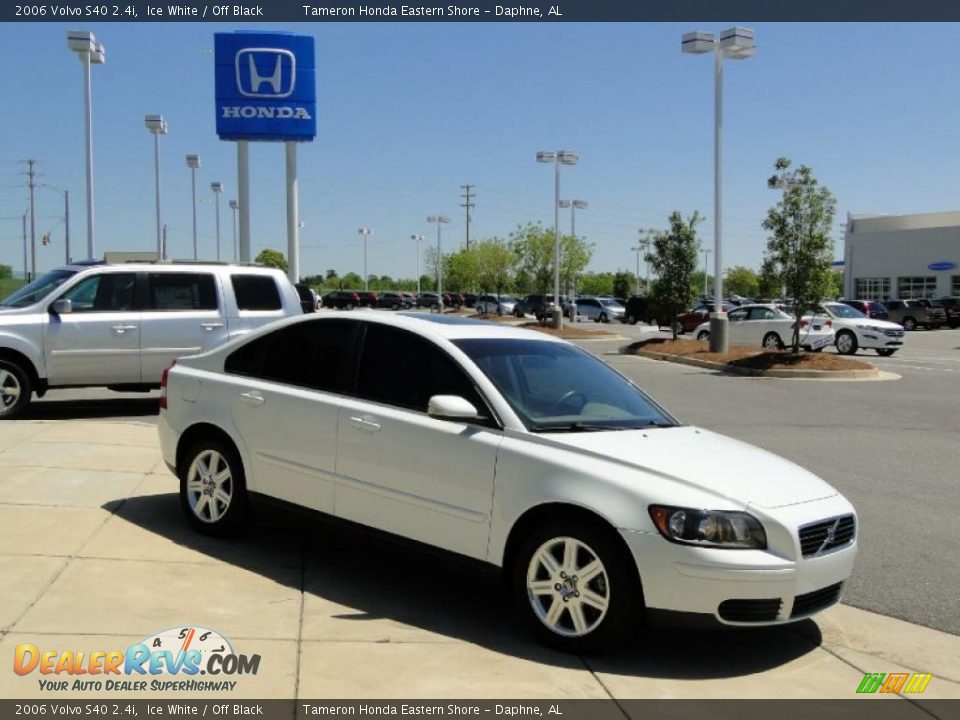 2006 Volvo S40 2.4i Ice White / Off Black Photo #3