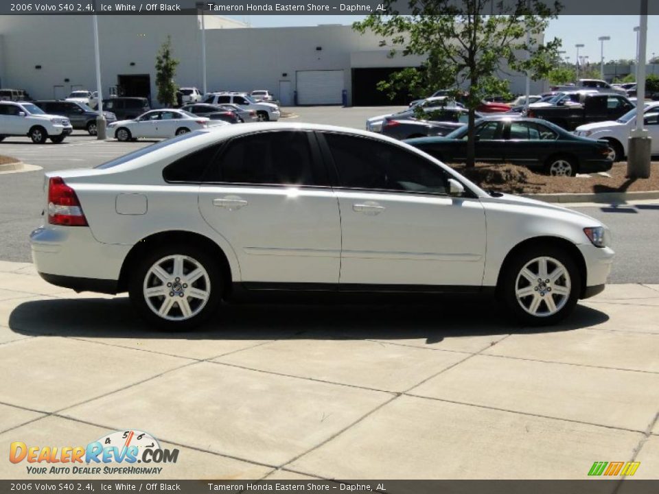 2006 Volvo S40 2.4i Ice White / Off Black Photo #4