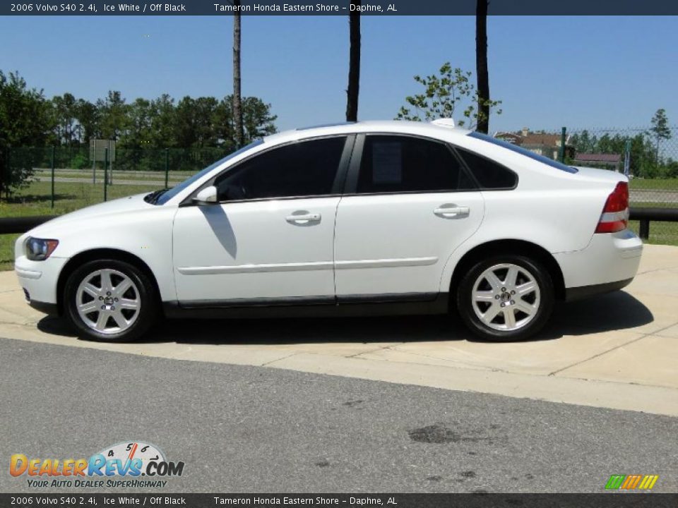 2006 Volvo S40 2.4i Ice White / Off Black Photo #7