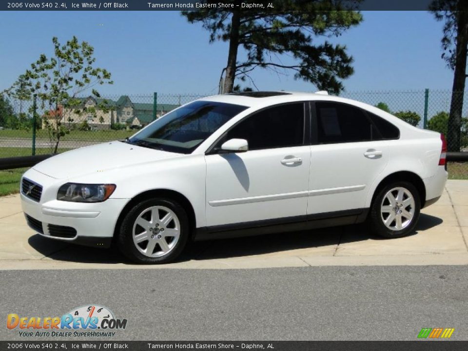 2006 Volvo S40 2.4i Ice White / Off Black Photo #9