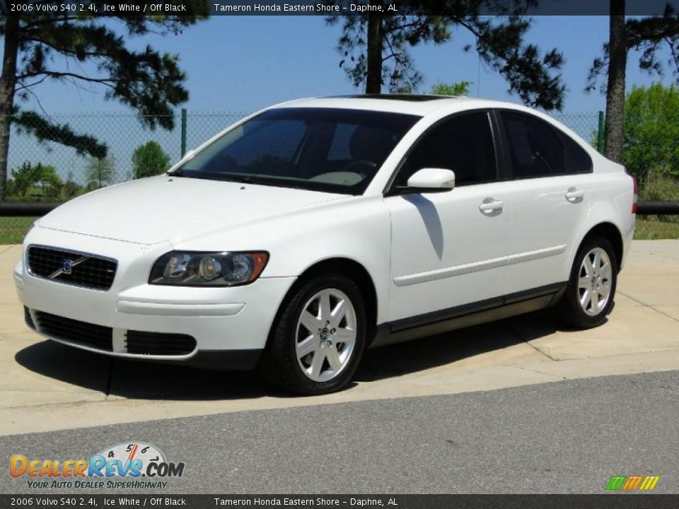 2006 Volvo S40 2.4i Ice White / Off Black Photo #10