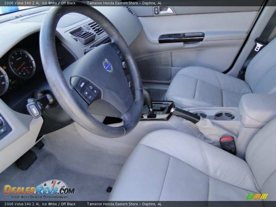 2006 Volvo S40 2.4i Ice White / Off Black Photo #11