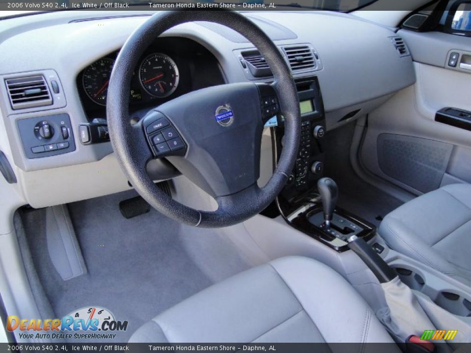 2006 Volvo S40 2.4i Ice White / Off Black Photo #12