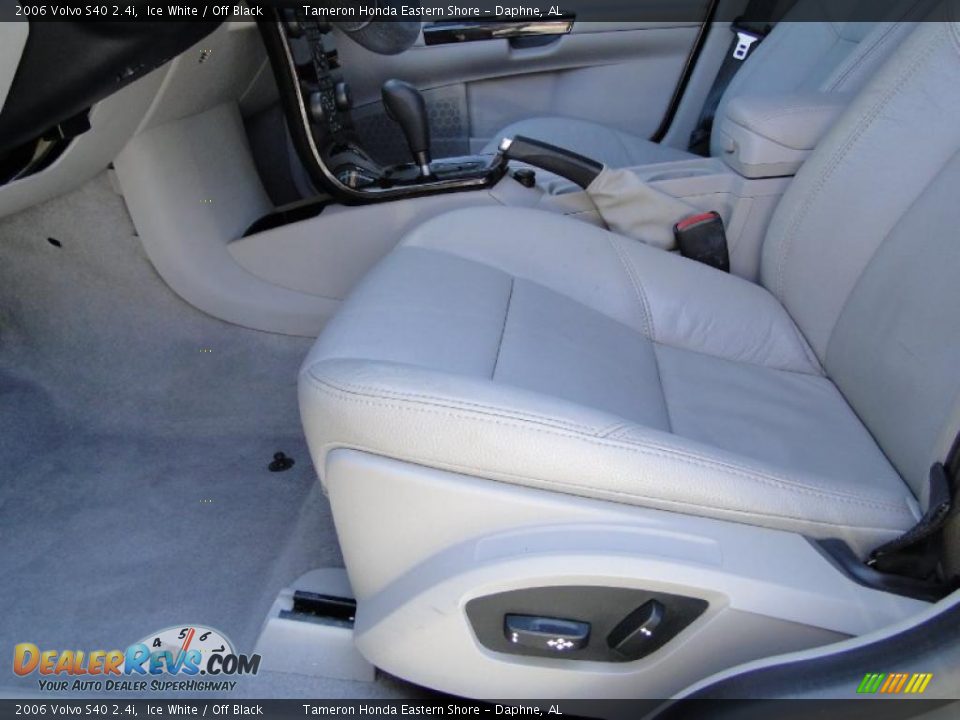 2006 Volvo S40 2.4i Ice White / Off Black Photo #13