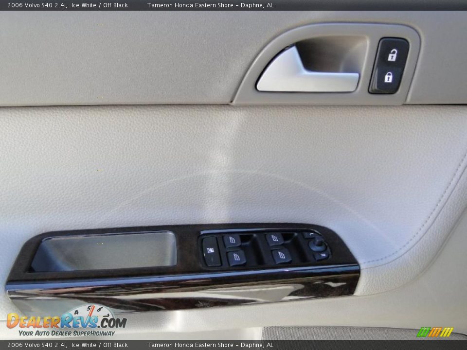 2006 Volvo S40 2.4i Ice White / Off Black Photo #14