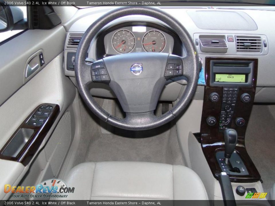 2006 Volvo S40 2.4i Ice White / Off Black Photo #19