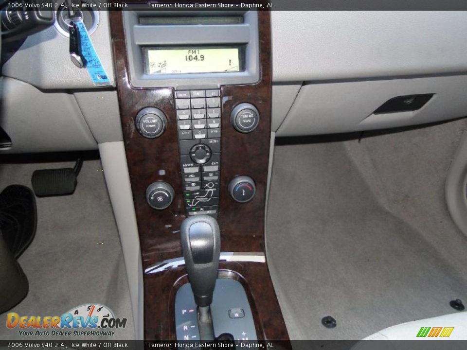 2006 Volvo S40 2.4i Ice White / Off Black Photo #20
