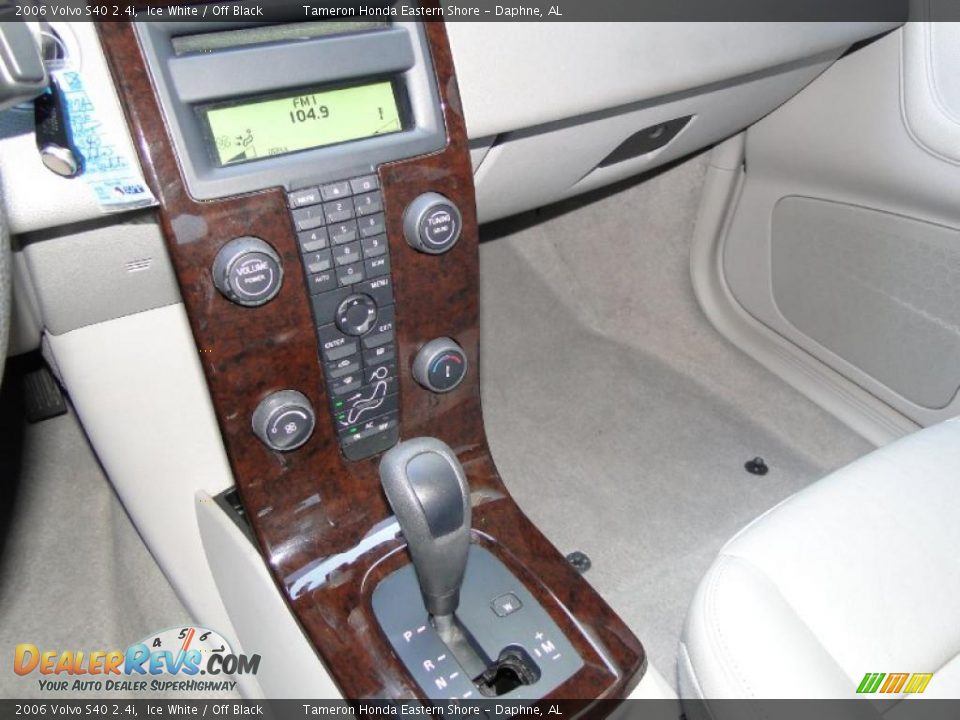 2006 Volvo S40 2.4i Ice White / Off Black Photo #21