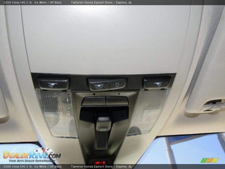 2006 Volvo S40 2.4i Ice White / Off Black Photo #23