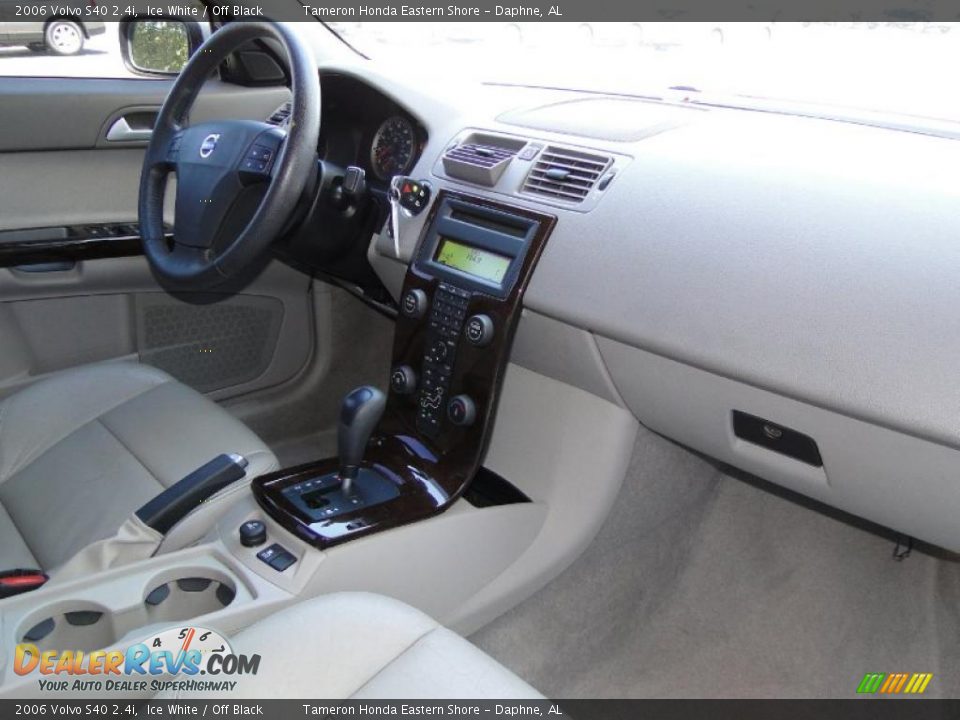 2006 Volvo S40 2.4i Ice White / Off Black Photo #25