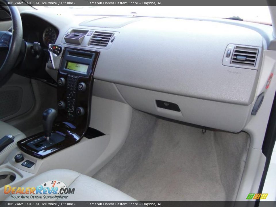 2006 Volvo S40 2.4i Ice White / Off Black Photo #26